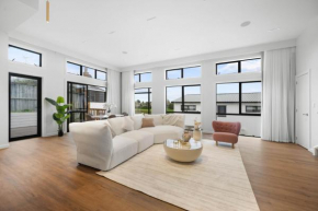 Devonport- Bayswater Luxury Home with BBQ